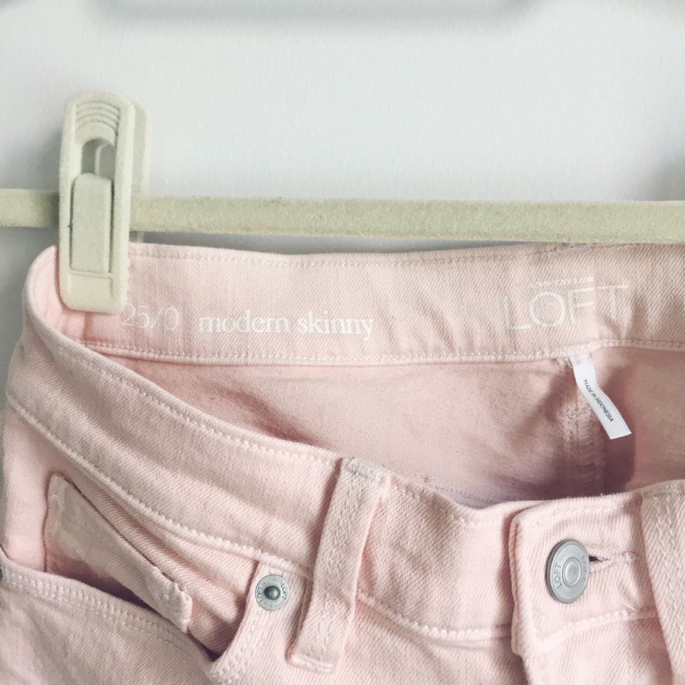 ✨ 3 for $10 moving sale!! • loft pink skinny jeans